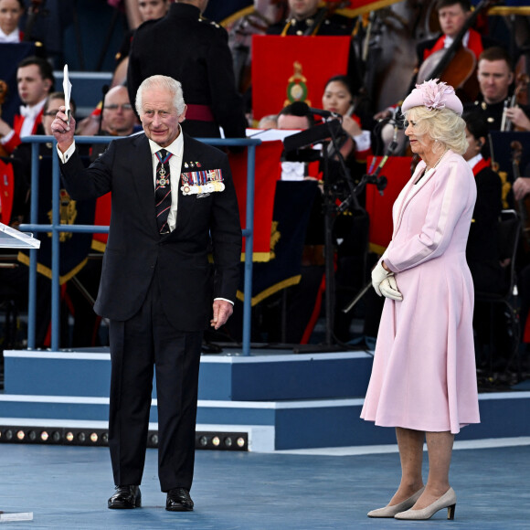 Le roi Charles III d'Angleterre et la reine consort Camilla Parker Bowles - La famille royale d'Angleterre lors des commémorations du 80ème anniversaire du débarquement (D-Day) à Portsmouth. Le 5 juin 2024 © Dylan Martinez / Pool / Bestimage 