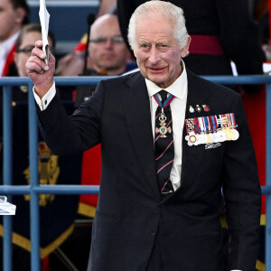 Le roi Charles III d'Angleterre - La famille royale d'Angleterre lors des commémorations du 80ème anniversaire du débarquement (D-Day) à Portsmouth. Le 5 juin 2024 © Dylan Martinez / Pool / Bestimage 