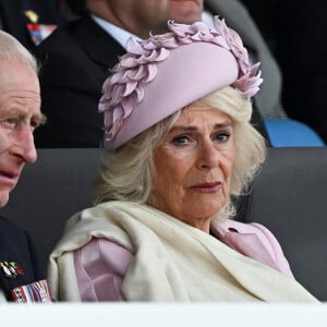 Le roi Charles III d'Angleterre et la reine consort Camilla Parker Bowles - La famille royale d'Angleterre lors des commémorations du 80ème anniversaire du débarquement (D-Day) à Portsmouth. Le 5 juin 2024 © Dylan Martinez / Pool / Bestimage 