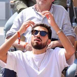 Cristina Cordula et son fils Enzo dans les tribunes des Internationaux de France de tennis de Roland Garros 2024 à Paris, France, le 6 juin 2024. © Jacovides-Moreau/Bestimage 