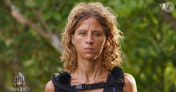 Depuis la rupture, le couple se déchire.
Julie sur les poteaux lors de la finale de "Koh-Lanta, Les Chasseurs d'immunité", sur TF1.