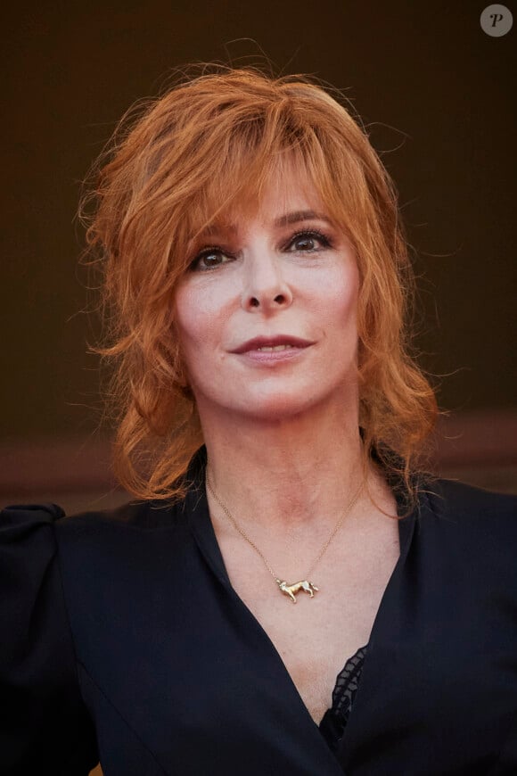 Alors que Mylène Farmer, artiste si rare, sera sur la scène du Stade de France du 27 septembre au 1er octobre,
Mylène Farmer - Montée des marches du film " OSS 117 : Alerte rouge en Afrique Noire " lors du 74ème Festival International du Film de Cannes. © Borde-Jacovides-Moreau / Bestimage