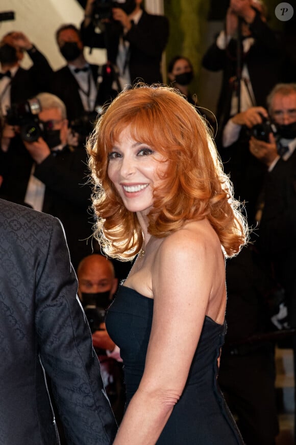 des fans ont eu la surprise de recevoir un message électronique évoquant "le dernier show" de la carrière de la chanteuse de 61 ans.
Mylène Farmer - Montée des marches du film " Flag Day" lors du 74ème Festival International du Film de Cannes. Le 10 juillet 2021 © Borde-Jacovides-Moreau / Bestimage 