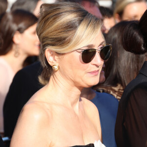 Julie Gayet - Montée des marches du film " Megalopolis " lors du 77ème Festival International du Film de Cannes, au Palais des Festivals à Cannes. Le 16 mai 2024