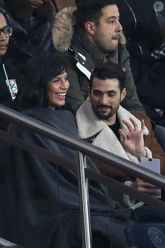 La chanteuse Zaho et Florent Mothe - Célébrités dans les tribunes du parc des princes lors du match de football de ligue 1, Paris Saint-Germain (PSG) contre FC Nantes à Paris, France, le 18 novembre 2017. Le PSG a gagné 4-1. 