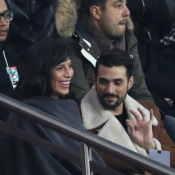 La chanteuse Zaho et Florent Mothe - Célébrités dans les tribunes du parc des princes lors du match de football de ligue 1, Paris Saint-Germain (PSG) contre FC Nantes à Paris, France, le 18 novembre 2017. Le PSG a gagné 4-1. 