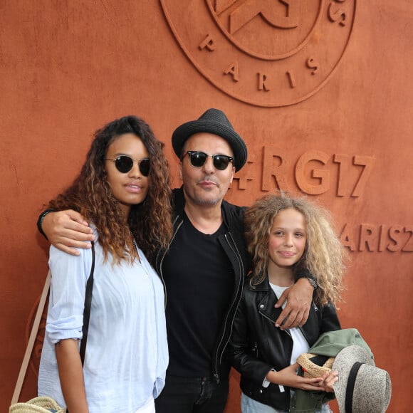 Jean Roch avec sa fille Toscana et Anaïs Monory (enceinte) au village lors des internationaux de tennis de Roland Garros à Paris le 5 juin 2017. © Cyril Moreau / Dominique Jacovides / Bestimage