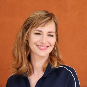 Louise Bourgoin lors des Internationaux de France de tennis de Roland Garros 2024 à Paris le 9 juin 2024. 