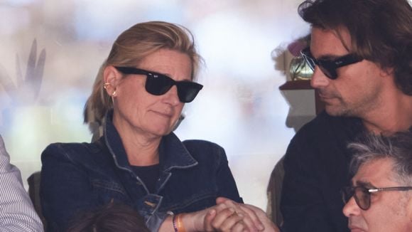 PHOTOS Anne-Elisabeth Lemoine et Bertrand Chameroy main dans la main à Roland-Garros : la finale avec Carlos Alcaraz les sort à peine de leur bulle