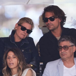 Des images qui devraient relancer les rumeurs les disant en couple.
Bertrand Chameroy, Anne-Elisabeth Lemoine - Célébrités dans les tribunes de la finale homme des Internationaux de France de tennis de Roland Garros 2024 à Paris le 9 juin 2024. © Jacovides-Moreau/Bestimage