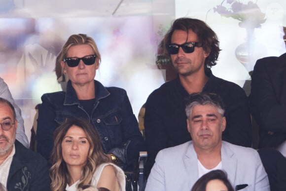 Anne-Élisabeth Lemoine et Bertrand Bertrand Chameroy - Célébrités dans les tribunes de la finale homme des Internationaux de France de tennis de Roland Garros 2024 à Paris le 9 juin 2024. © Jacovides-Moreau/Bestimage