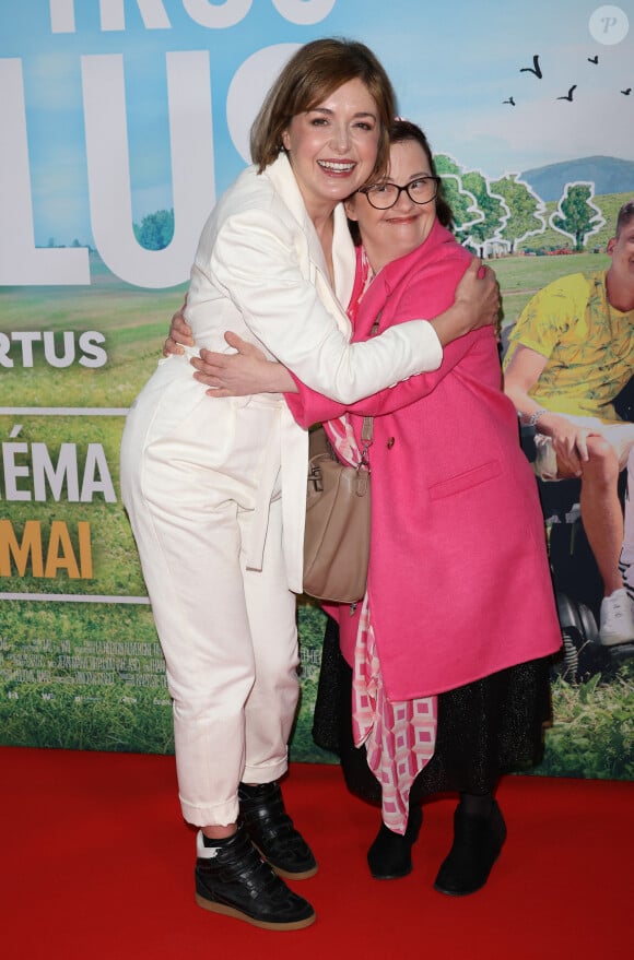 Céline Groussard et Marie Colin - Avant-Première du film "Un p'tit truc en plus" au cinema UGC Normandie à Paris le 25 avril 2024. © Coadic Guirec/Bestimage