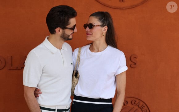 Pierre Niney et sa compagne Natasha Andrews - Célébrités au village lors des Internationaux de France de tennis de Roland Garros 2024 à Paris le 9 juin 2024. 