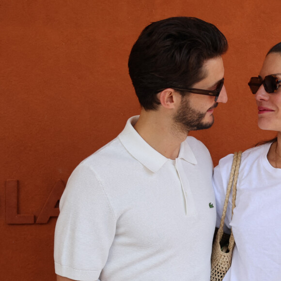 Pierre Niney et sa compagne Natasha Andrews - Célébrités au village lors des Internationaux de France de tennis de Roland Garros 2024 à Paris le 9 juin 2024. 