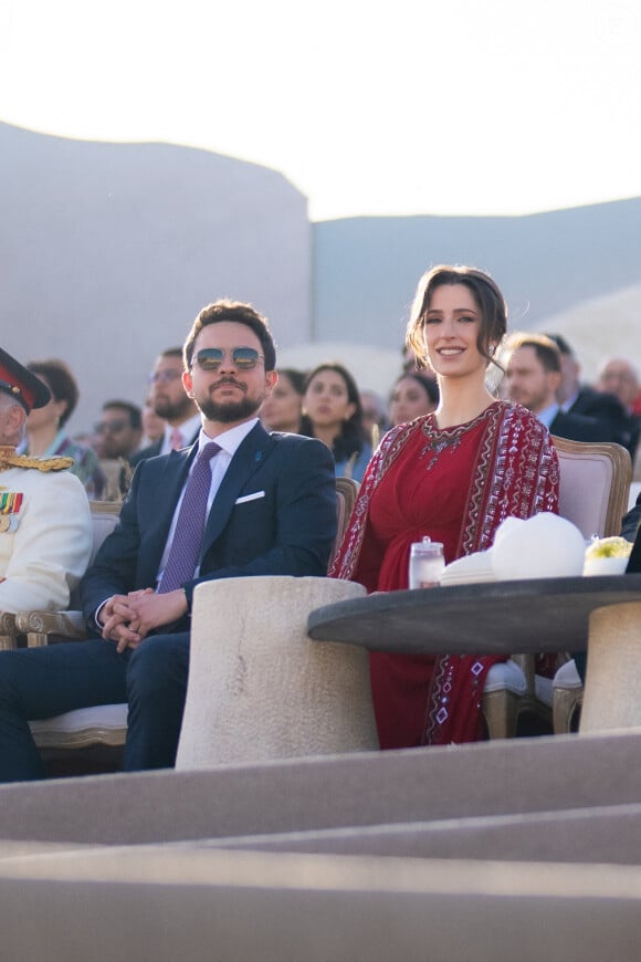 Rajwa de Jordanie avait opté pour une magnifique robe sur-mesure de la maison Honayda.
Le Prince Hussein et Rajwa de Jordanie, le 9 juin 2024. Balkis Press/ABACAPRESS.COM