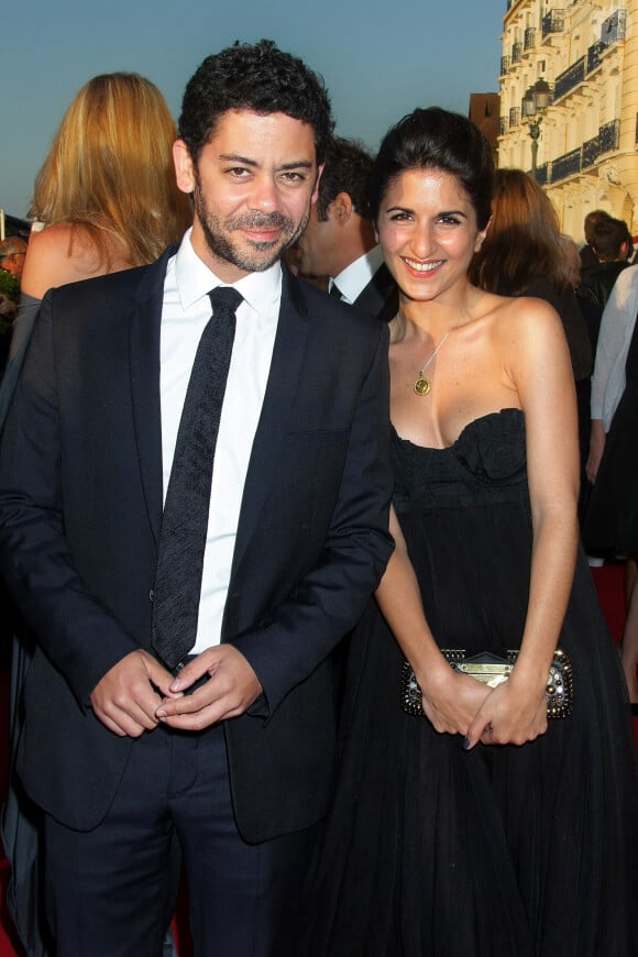 Puisqu'elle l'a convaincu de se consacrer pleinement à sa carrière d'humoriste.
Géraldine Nakache et Manu Payet lors de la cérémonie de clôture du 24ème Festival du Film Romantique de Cabourg, le 12 juin 2010.