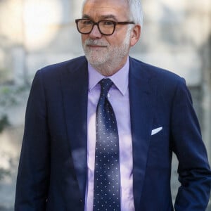 Pascal Praud - Obsèques du journaliste Jean-Pierre Elkabbach au cimetière du Montparnasse dans le 14ème arrondissement de Paris, France, le 6 octobre 2023. © Christophe Clovis/Bestimage 