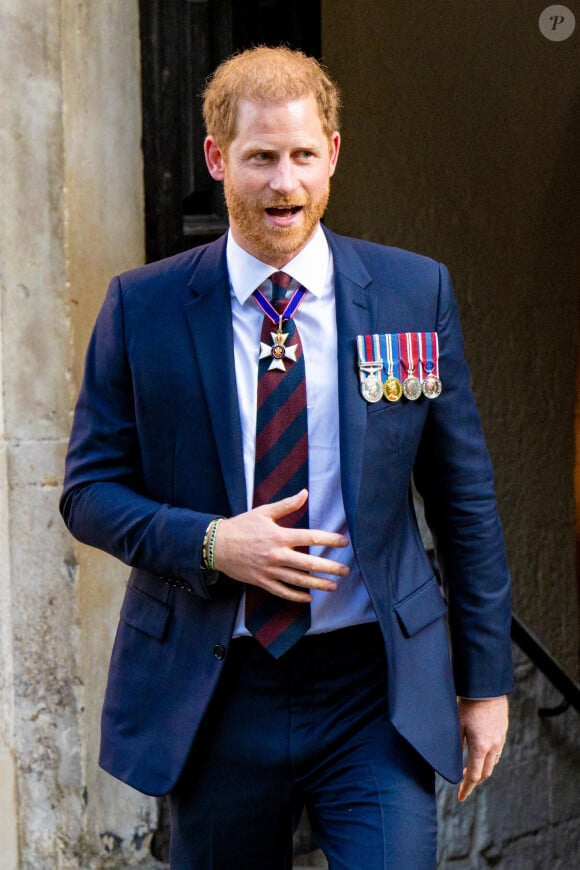 Le prince Harry, duc de Sussex arrive à la célébration du 10ème anniversaire des Invictus Games, en la cathédrale Saint-Paul à Londres, le 8 mai 2024. Venu sans sa femme et ses enfants, il ne rencontrera pas son père qui lutte actuellement contre un cancer. © MISC/Backgrid USA/Bestimage 