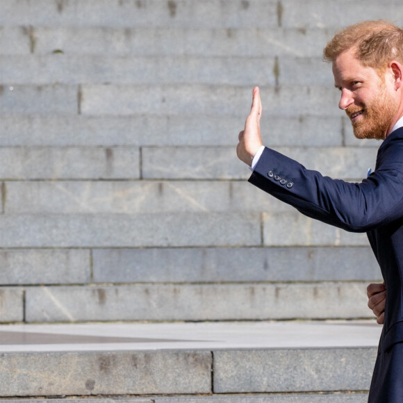 Le prince Harry, duc de Sussex arrive à la célébration du 10ème anniversaire des Invictus Games, en la cathédrale Saint-Paul à Londres, le 8 mai 2024. Venu sans sa femme et ses enfants, il ne rencontrera pas son père qui lutte actuellement contre un cancer. © MISC/Backgrid USA/Bestimage 