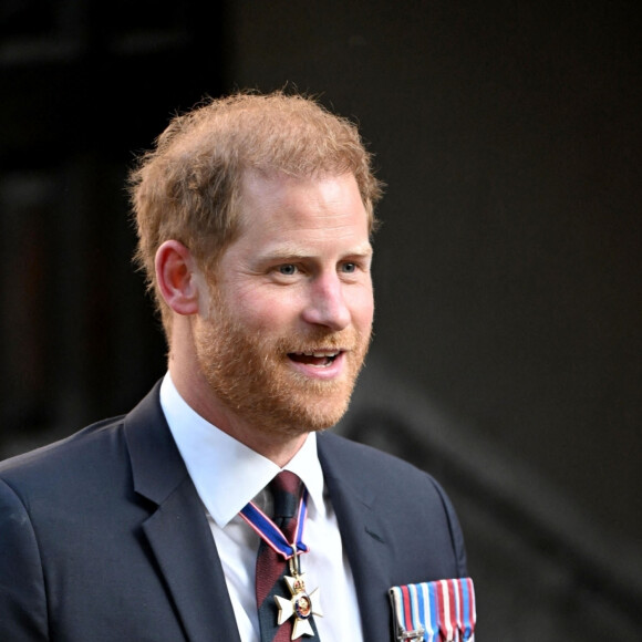 Le prince Harry, duc de Sussex arrive à la célébration du 10ème anniversaire des Invictus Games, en la cathédrale Saint-Paul à Londres, le 8 mai 2024. Venu sans sa femme et ses enfants, il ne rencontrera pas son père qui lutte actuellement contre un cancer. © Zahu/Backgrid UK/Bestimage 