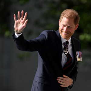 Le prince Harry, duc de Sussex arrive à la célébration du 10ème anniversaire des Invictus Games, en la cathédrale Saint-Paul à Londres, le 8 mai 2024. Venu sans sa femme et ses enfants, il ne rencontrera pas son père qui lutte actuellement contre un cancer. © Zahu/Backgrid UK/Bestimage 