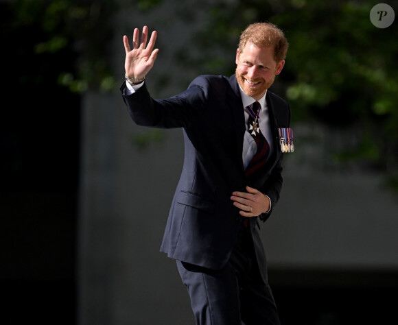 Le prince Harry, duc de Sussex arrive à la célébration du 10ème anniversaire des Invictus Games, en la cathédrale Saint-Paul à Londres, le 8 mai 2024. Venu sans sa femme et ses enfants, il ne rencontrera pas son père qui lutte actuellement contre un cancer. © Zahu/Backgrid UK/Bestimage 