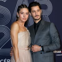 Pierre Niney amoureux de Natasha depuis 16 ans, il admet que leur couple est passé par "des hauts et des bas"