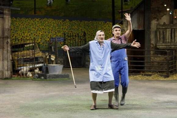 Exclusif - Maria Bodin, Christian Bodin - Filage du spectacle "Les Bodin's Grandeur Nature - Ca continue de plus belle" à Nantes. Le 14 décembre 2021 © Antoine Flament via M6