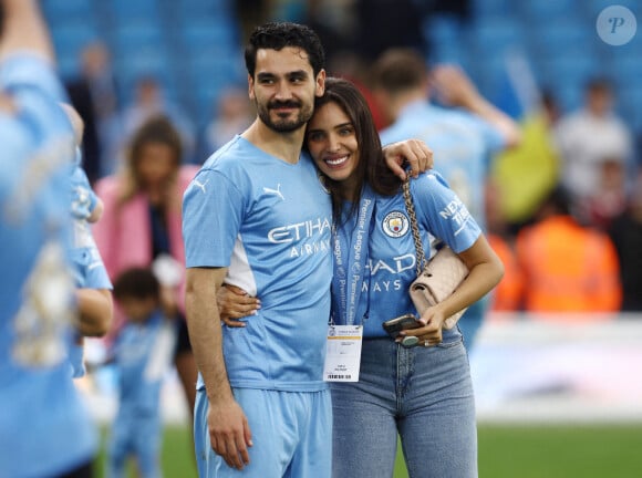 İlkay Gündoğan et sa femme Sara - Football : Manchester City sacré champion d'Angleterre lors de la dernière journée le 22 mai 2022 (Credit Image: © Darren Staples/Sportimage/Cal Sport Media)