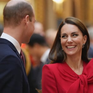 La princesse de Galles se rendra au défilé d'anniversaire du roi Charles III Trooping The Colour
Le prince William, prince de Galles, et Catherine (Kate) Middleton, princesse de Galles, avec Choo Kyungho, vice-premier ministre coréen et Park Jin, ministre coréen des Affaires étrangères, regardent une exposition spéciale d'objets de la collection royale relative à la République de Corée dans la galerie de photos du palais de Buckingham à Londres