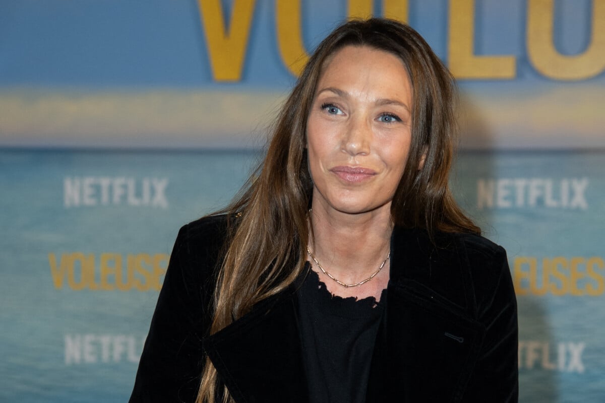 Ce n'est pas mon père" : Laura Smet dévoile ce qu'elle a ressenti en voyant le corps de Johnny Hallyday - Purepeople