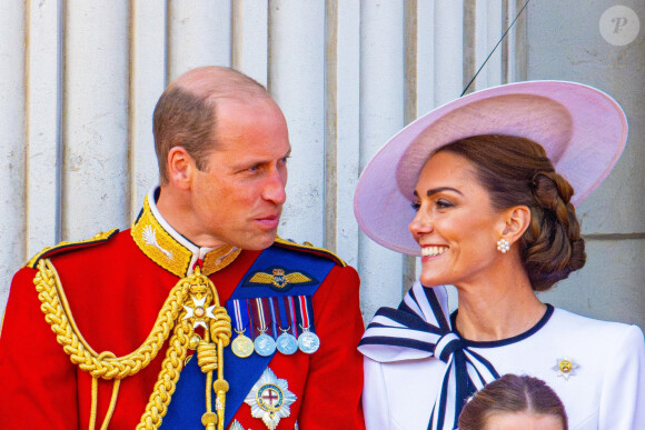 Elle a déclaré au MailOnline : "Le signal de récompense mutuelle le plus touchant est venu de William et Kate lorsque leurs yeux se sont enfin croisés"
Kate Middleton, Prince William à Trooping the Colour 2024.