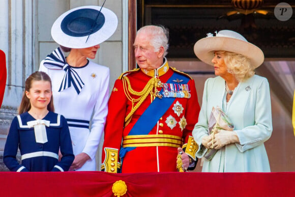 Des experts ont analysé le langage corporel formé par le prince et la princesse de Galles lorsqu'ils étaient au balcon. 
Kate Middleton, Charlotte de Cambridge, Camilla et Charles III à Trooping the Colour 2024.