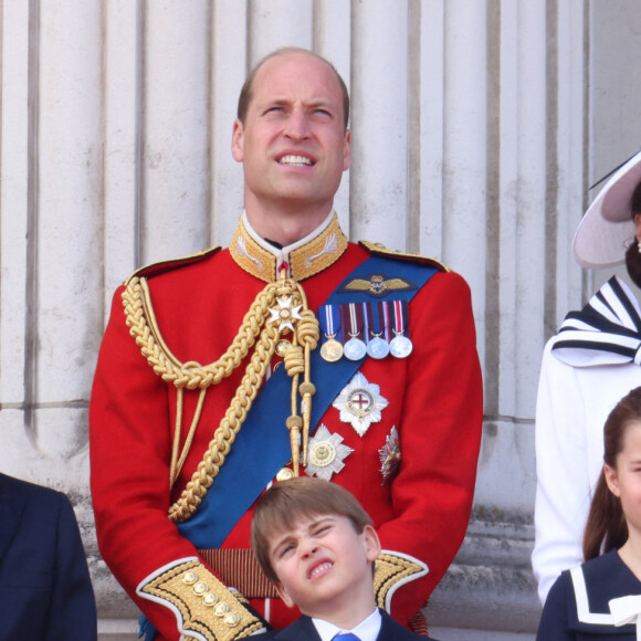 Le prince William, prince de Galles, Catherine (Kate) Middleton, princesse de Galles, le prince George de Galles, le prince Louis de Galles, et la princesse Charlotte de Galles - Les membres de la famille royale britannique au balcon du Palais de Buckingham lors de la parade militaire "Trooping the Colour" à Londres, Royaume Uni, le 15 juin 2024. © Ian Vogler/MirrorPix/Bestimage 