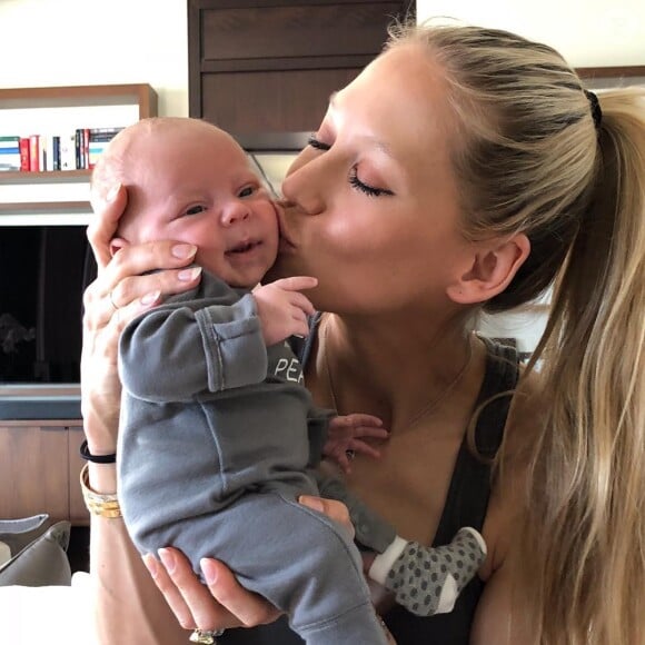 Anna Kournikova et Enrique Iglesias sont les parents des jumeaux Nicholas et Lucy (nés le 16 décembre 2017 et de Mary (née le 30 janvier 2020). 
Anna Kournikova et Enrique Iglesias sont les parents des jumeaux Nicholas et Lucy (nés le 16 décembre 2017 et de Mary (née le 30 janvier 2020).