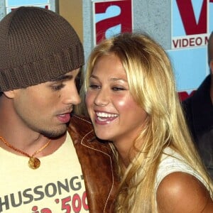 Une bien belle attention
Anna Kournikova et Enrique Iglesias en 2002.