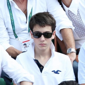 Leurs deux fils s'appellent Jules et Simon et accompagnaient parfois leur père dans des événements publics.
Jean Dujardin et ses fils Jules et Simon - People à la finale homme des Internationaux de France de tennis de Roland Garros à Paris le 8 juin 2014.