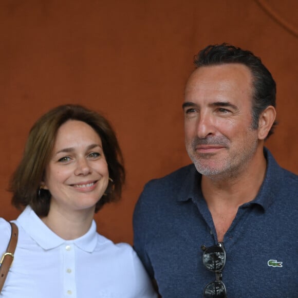 Jean Dujardin, Nathalie Péchalat assistent aux Internationaux de France 2023 à Roland Garros le 11 juin 2023 à Paris, France. Photo par Franck Castel/ABACAPRESS.COM