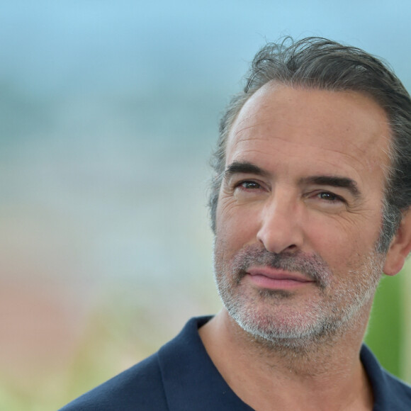 On sait aujourd'hui que Jean Dujardin travaille avec son fils aîné.Jean Dujardin au photocall du film November (Novembre) dans le cadre du 75ème Festival de Cannes le 23 mai 2022 à Cannes, France. Photo par Franck Castel/ABACAPRESS.COM