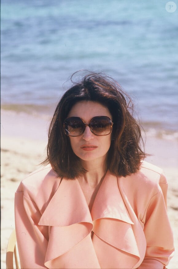 Elle avait succombé au charme d'un "seigneur" comme elle le décrivait
Anouk Aimée en 1986 à Cannes