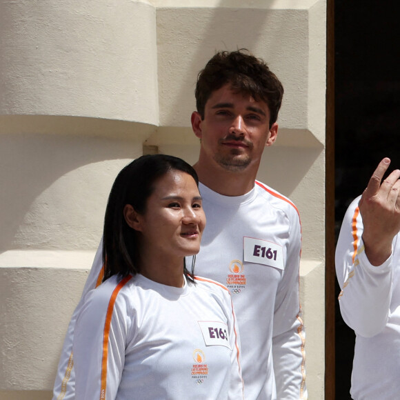 Dont le célèbre pilote de Formule 1 Charles Leclerc.
Arrivée de la flamme olympique à Monaco en présence de Charlene et Albert de Monaco, 18 juin 2024. Photo de Pascal Le Segretain/Pool/ABACAPRESS.COM