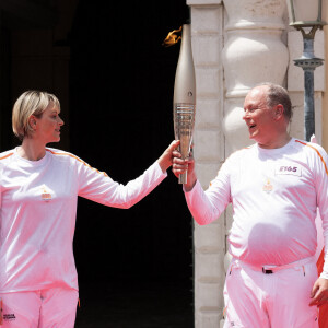 Charlene et Albert de Monaco étaient complices ce mardi à Monaco.
Arrivée de la flamme olympique à Monaco en présence de Charlene et Albert de Monaco. Photo by David Niviere/ABACAPRESS.COM