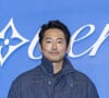 D'autres célébrités ont également fait le déplacement, comme l'acteur Steven Yeun.
Steven Yeun au photocall du défilé Homme Louis Vuitton Printemps/Été 2025 dans le cadre de la Fashion Week de Paris, France, le 18 juin 2024. © Olivier Borde/Bestimage