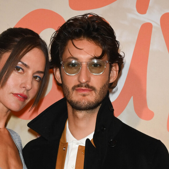 Natasha Andrews et son mari Pierre Niney - Avant-première du film "Les Bad Guys" au cinéma Publicis à Paris. Le 1er avril 2022 © Coadic Guirec / Bestimage