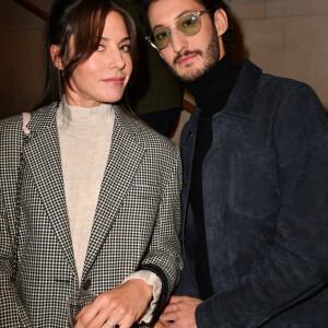 Pierre Niney et sa femme Natasha Andrew - Avant première du film "Amants" lors de la soirée d'ouverture de la rétrospective Nicole Garcia à la cinémathèque française à Paris le 15 novembre 2021. © Veeren/Bestimage