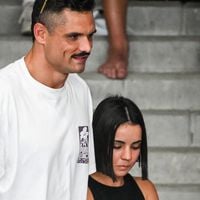 Florent Manaudou roucoule en plein championnat et ne se cache plus du tout avec Lola, baisers passionnés des amoureux