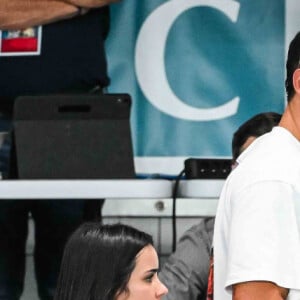 Florent Manaudou et sa nouvelle compagne Lola Dumenil dans les tribunes lors des Championnats de France de natation à Chartres le 18 Juin 2024. © Matthieu Mirville/Bestimage 