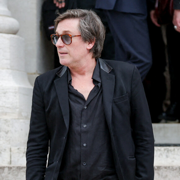 Thomas Dutronc - Sortie des obsèques de l'auteure-compositrice-interprète et actrice française Françoise Hardy au crématorium du cimetière du Père-Lachaise à Paris, France, le 20 juin 2024. © Jacovides-Moreau/Bestimage