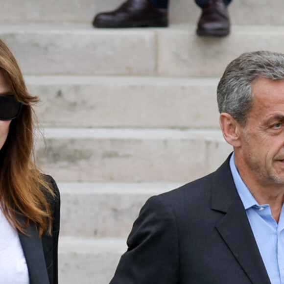 Nicolas Sarkozy et sa femme Carla Bruni - Sortie des obsèques de l'auteure-compositrice-interprète et actrice française Françoise Hardy au crématorium du cimetière du Père-Lachaise à Paris, France, le 20 juin 2024. © Jacovides-Moreau/Bestimage