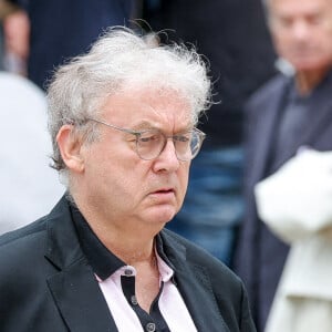 Dominique Besnehard et Marie-France Brière - Arrivées aux obsèques de l'auteure-compositrice-interprète et actrice française Françoise Hardy au crématorium du cimetière du Père-Lachaise à Paris, France, le 20 juin 2024. © Jacovides-Moreau/Bestimage